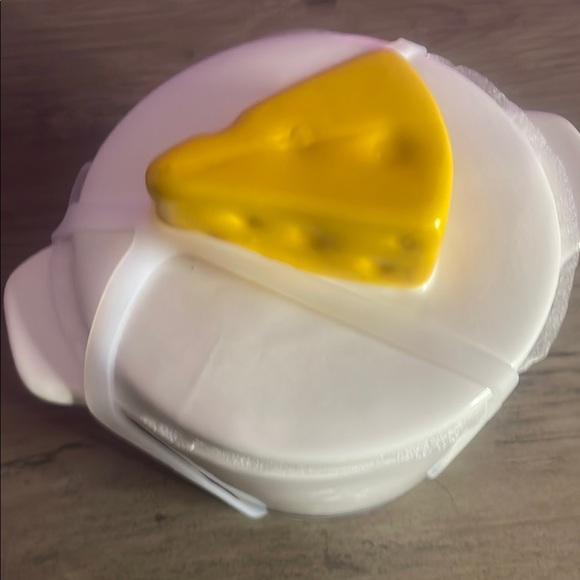 Disney Ratatouille Remy Baking Dish With Cheese Wedge Lid Ceramic - Picture 6 of 7